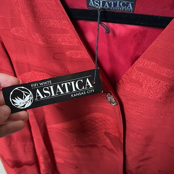 Vintage Asiatica Kansas City Vibrant Red Collarless Blazer with Textured Fabric - Picture 4 of 10